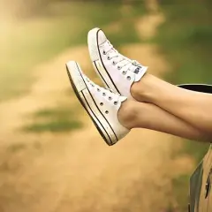 W jakich butach chodzić po hotelu, by czuć komfort i styl na wakacjach?