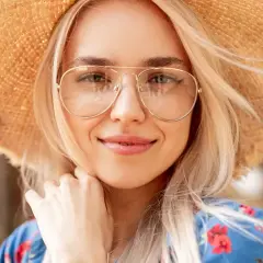 Modne okulary na co dzień – wybierz stylowe modele, które zachwycą