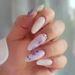 Eleganckie paznokcie na lato: najnowsze trendy, stylizacje i pielęgnacja