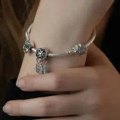 Czy Pandora jest jeszcze modna? Aktualne trendy w biżuterii, które musisz znać
