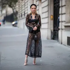 Jakie buty do czarnej sukienki z koronki wybrać na różne okazje?