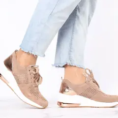 Eleganckie adidasy na każdą okazję – idealne stylizacje i trendy mody
