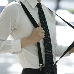 Czy szelki są modne? Poznaj aktualne trendy i stylizacje męskie