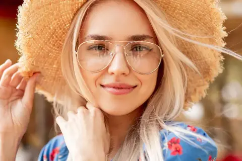 Modne okulary na co dzień – wybierz stylowe modele, które zachwycą