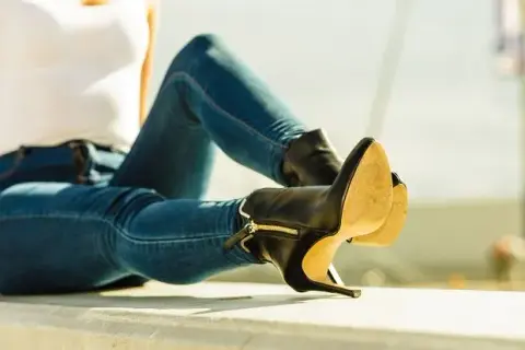 Czy lity są jeszcze modne? Zobacz, co mówią o nich trendy i stylizacje.
