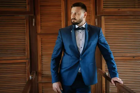 Jaki kolor garnituru jest modny – najnowsze trendy w męskiej modzie
