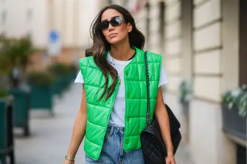 Czy kamizelki są modne? Poznaj najnowsze trendy i stylizacje w modzie