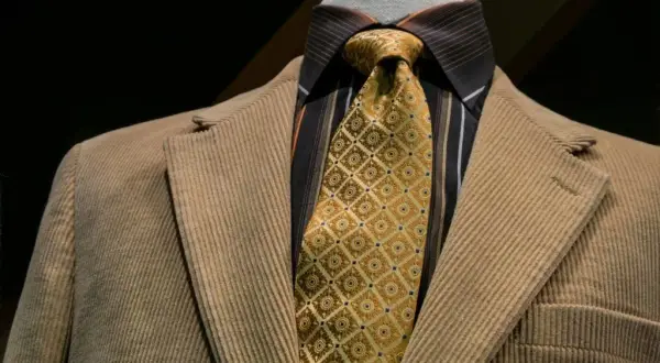 Czy marynarki sztruksowe są modne? Sprawdź najnowsze trendy i stylizacje