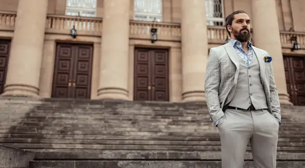 Jak ubierać się modnie mężczyźni: najnowsze trendy i stylizacje na każdą okazję
