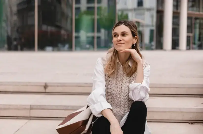 Zdjęcie Czy kamizelki są modne? Poznaj najnowsze trendy i stylizacje w modzie